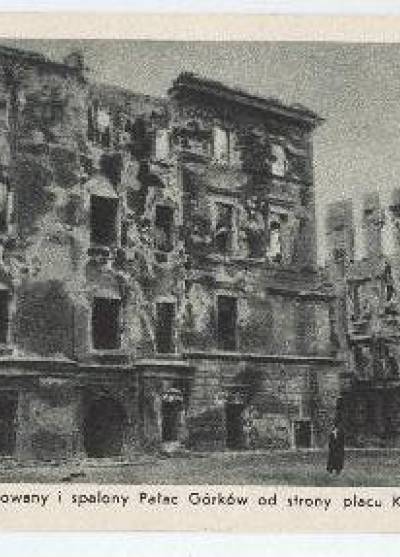 fot. zb. Zielonacki - Poznań - zbombardowany i spalony Pałac Górków od strony placu Kolegiackiego