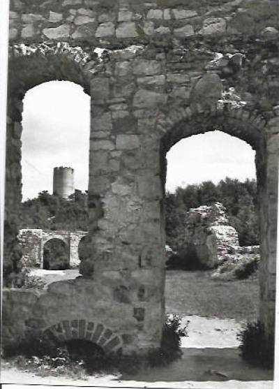 fot. B. Malmurowicz - Kazimierz Dolny - ruiny gotyckiego zamku Kazimierza Wielkiego (lata 60.)