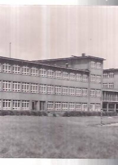 fot. t. hermańczyk - Tarnowskie Góry - szkoła podstawowa przy ul. S. Wyspiańskiego  [1963]