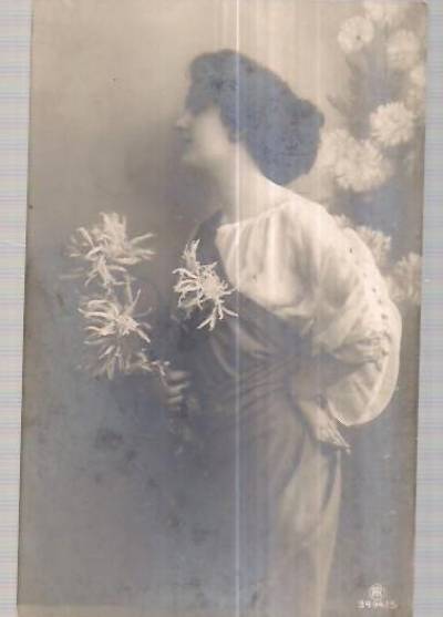 [dziewczyna z chryzantemami, 1913