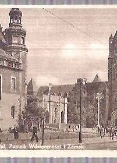 Poznań. Uniwersytet, Pomnik Wdzięczności i Zamek