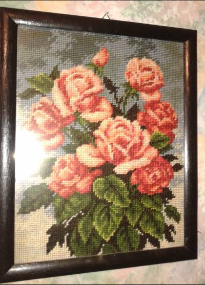 Róże (haft gobelinowy, oprawione)