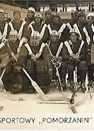 fot. A. Chmielewski - Klub sportowy Pomorzanin Toruń - drużyna hokeja na lodzie (1975)
