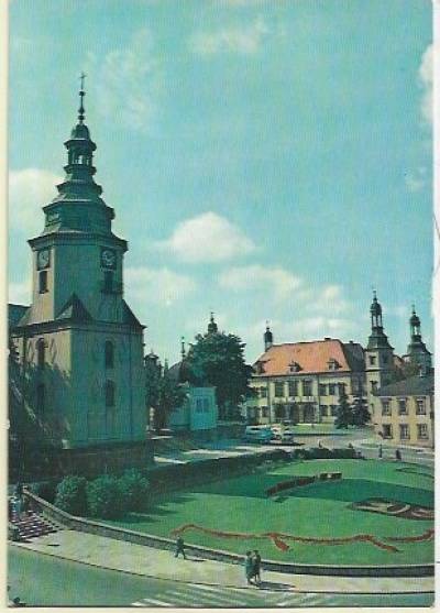 fot. J. Wendołowski - Kielce - fragment miasta, w głębi siedziba prezydium WRN (dawny pałac biskupi)