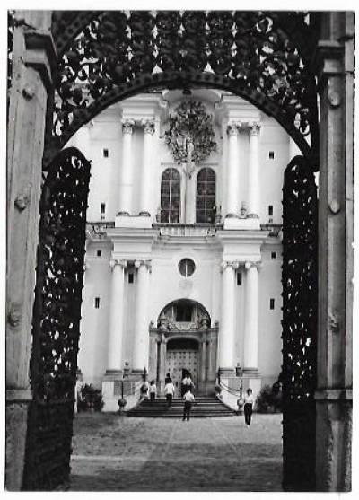 fot. F. Zwierzchowski - Święta Lipka - fragment fasady barokowego kościoła (1966)
