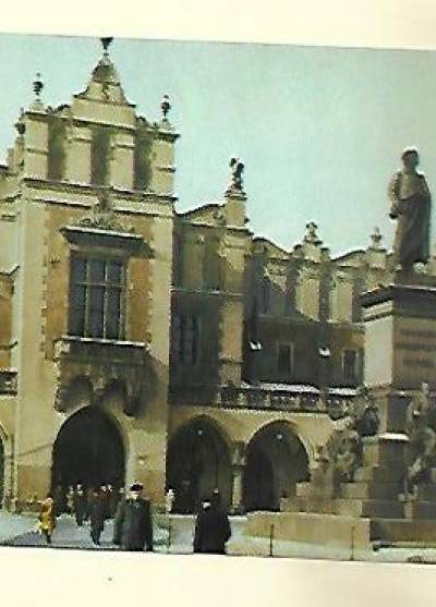 fot. P. Krassowski - Kraków. Pomnik Mickiewicza na tle Sukiennic (1967)
