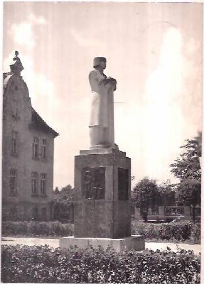 fot. L. Święcki - Złotów. Pomnik Piasta (1966)