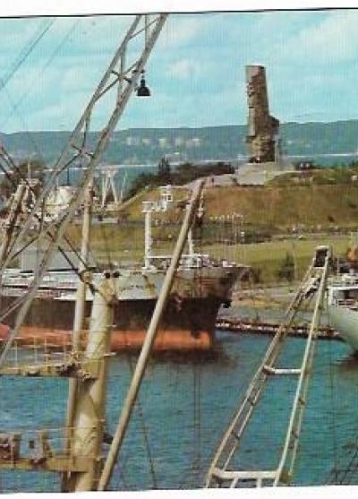 fot. J. Uklejewski - Gdańsk - Kanał portowy i pomnik bohaterów Westeplatte (1979)