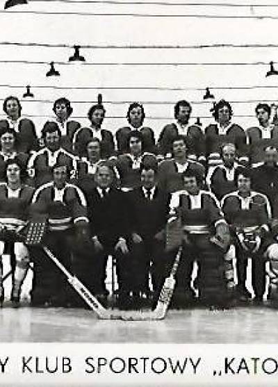 fot. A. Chmielewski - Górniczy klub sportowy Katowice - drużyna hokeja na lodzie (1975)