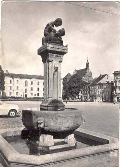 fot. Funkiewicz, Mystkowski - Bydgoszcz - Studzienka na Starym Rynku (1959(