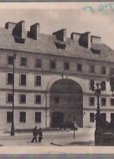 fot. a. gusiewicz - Warszawa - bursa w odbudowanej z ruin dawnej Dziekance [1953]