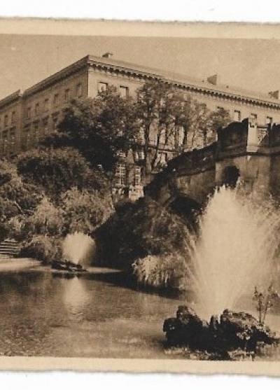 Metz - Springbrunnen der Esplanade u. Justizpalast (1941)