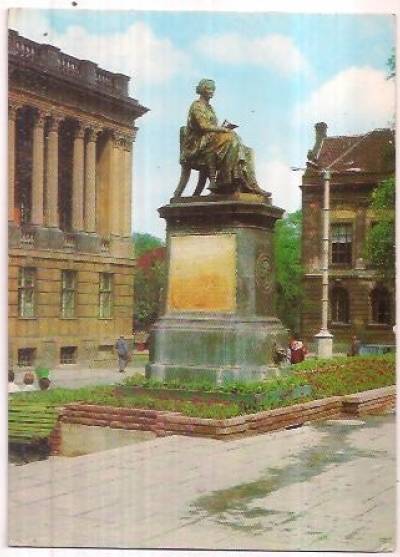 fot. k. jabłoński - Poznań - pomnik Higiei na placu Wolności