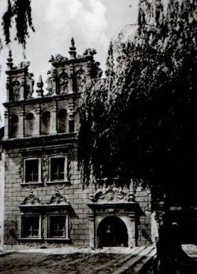 fot. Kaczkowski, Mystkowski - Kazimierz Dolny - kamienica zw. Celejowską (ok. 1970)