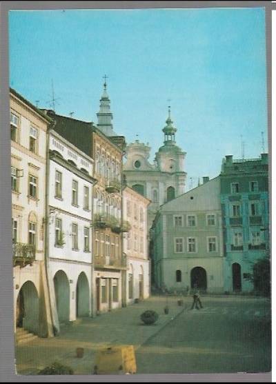 fot. J. Siudecki - Przemyśl. Rynek, w głębi kościół franciszkanów (1979)