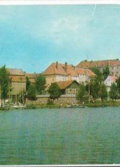fot. T. Andrzejczyk - Ryn. Widok znad Jeziora Ryńskiego na dawny zamek krzyżacki (1972)