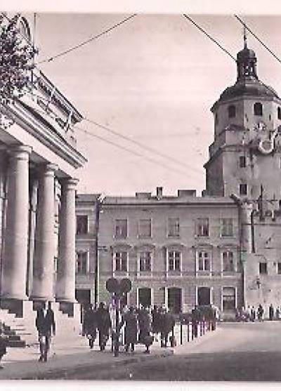 fot. e. hartwig - Lublin - gmach Miejskiej Rady Narodowej i Brama Krakowska