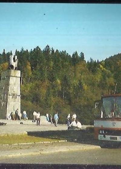 Jabłonki. Pomnik gen. K. Świerczewskiego (1983)