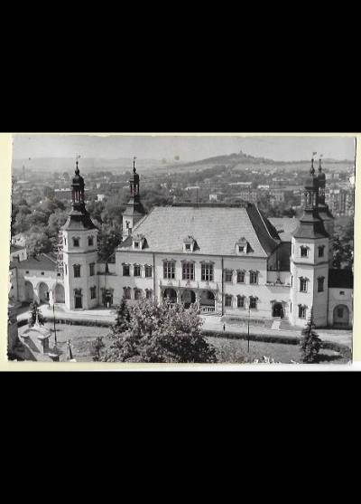 fot. P. Pierściński - Kielce. Siedziba prezydium WRN, pałac biskupi (1965)