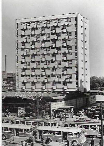 fot. T. Hermańczyk - Katowice - dom handlowy Delikatesy (1965)